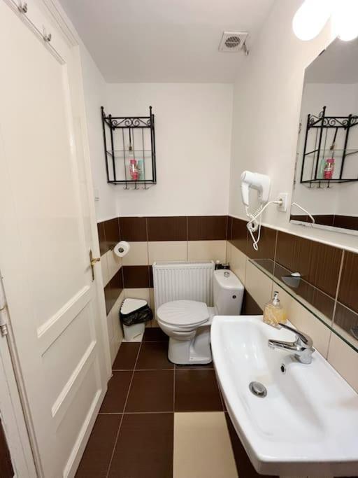 11# Sunflower Cozy Apartment Budapest Eksteriør billede